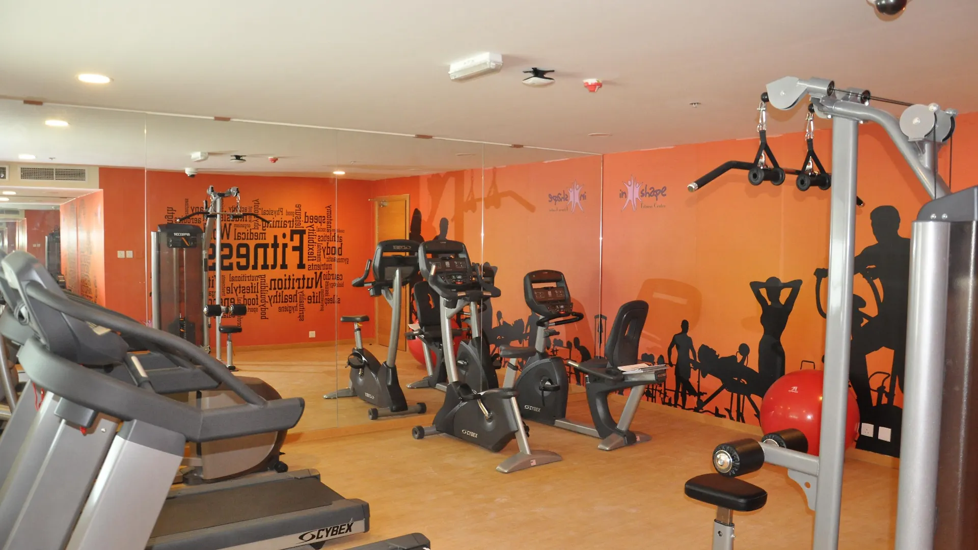 Fortune Park Hotel Dubaj 4*,